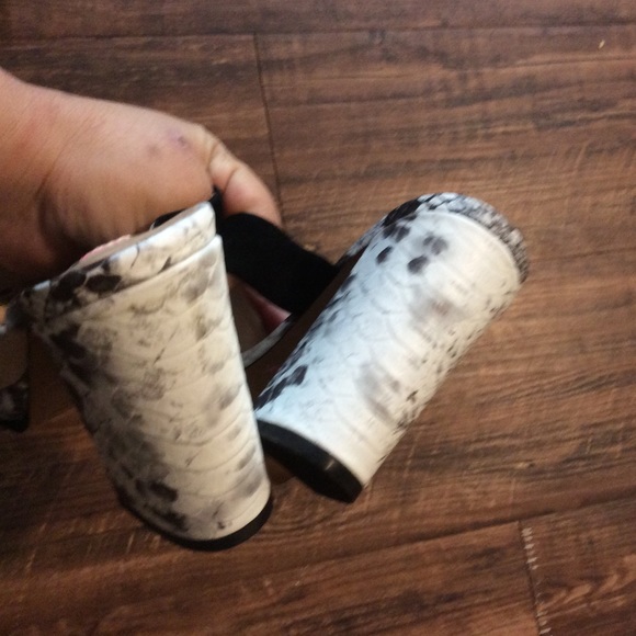 Chinese Laundry x Kristin‎ C. Snake Print Heels - Picture 6 of 6